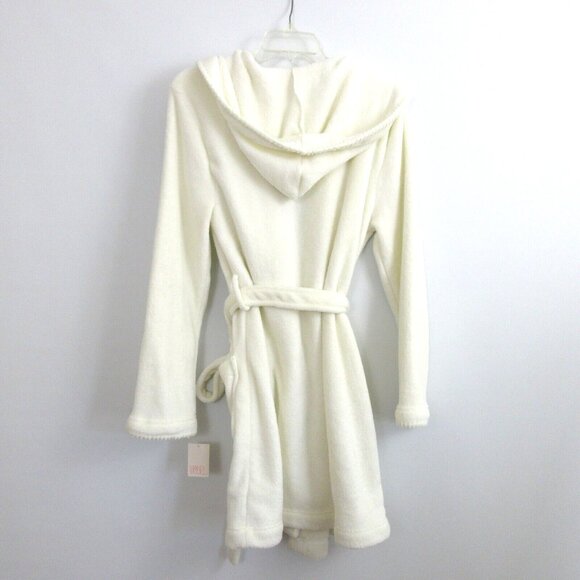 Make + Model Hooded Robe Size Medium White Plush Super Soft Short Spa Cruise NEW - Picture 7 of 8